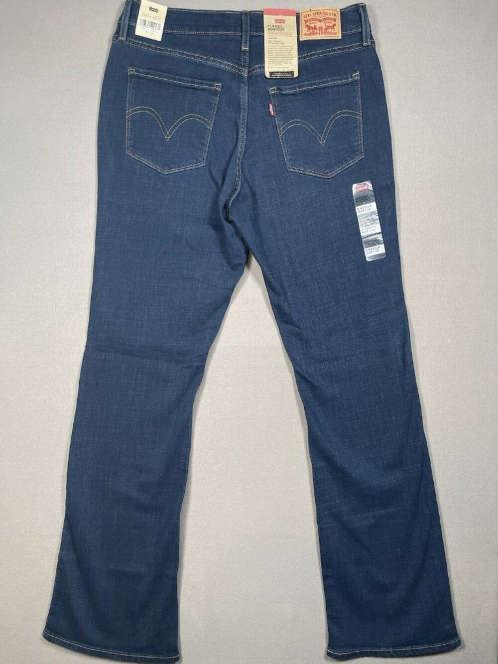 NWT Levi’s Classic Bootcut Mid Rise Dark Wash Stretch Jeans - Women Size 8